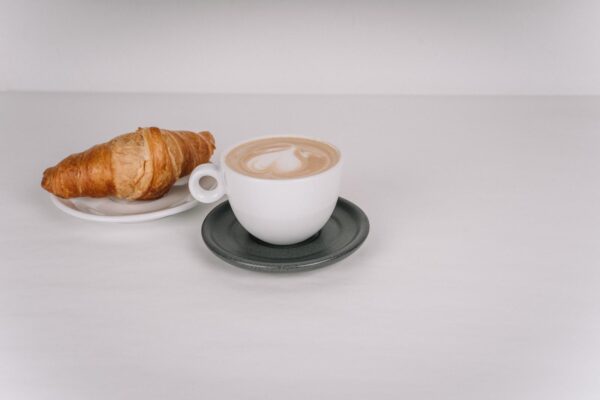 Cappuccino + Croissant cu unt