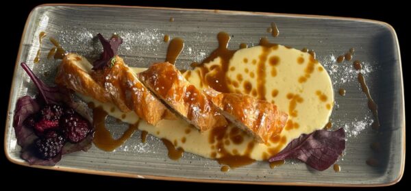 Croasant cu crema de vanilie si caramel